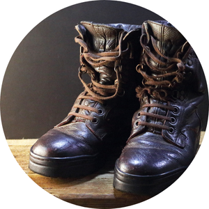 Footwear auctions